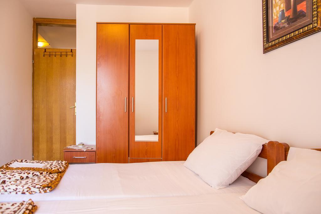 City Apartments Gosposhtina Budua Esterno foto